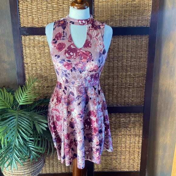 Miami small mauve and pink rose pedal soft sleeveless dress - Picture 1 of 9